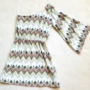 Assymetrical pattern one sleeve dress